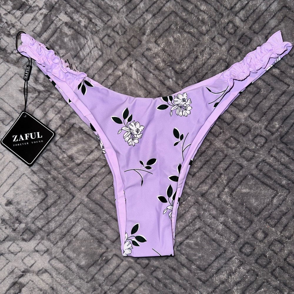 ZAFUL LARGE Flower High Cut Lettuce Trim Scrunch Butt Bikini Bottom in Lavender